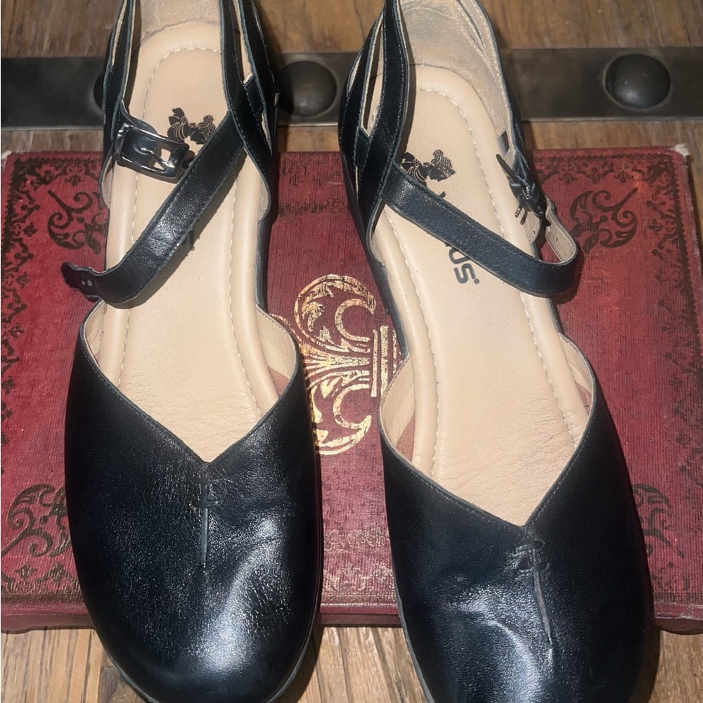 VENUS Black Women's Flats